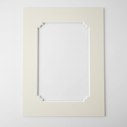 Passe-partout Cordoba ze dekoracyjnymii narożnikami.