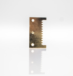 ZA20-3 Zawieszka ząbkowana, na wkręty